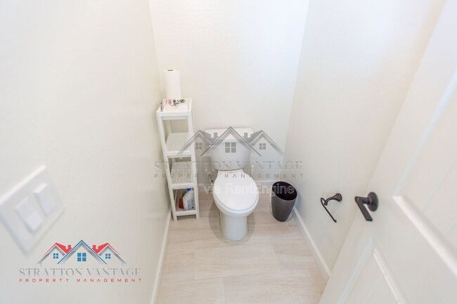 Building Photo - 959 W Zion Pl