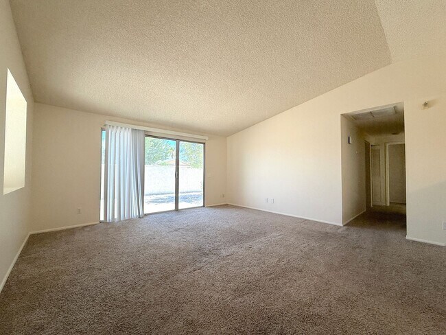 Building Photo - 2126 N Villas Ln