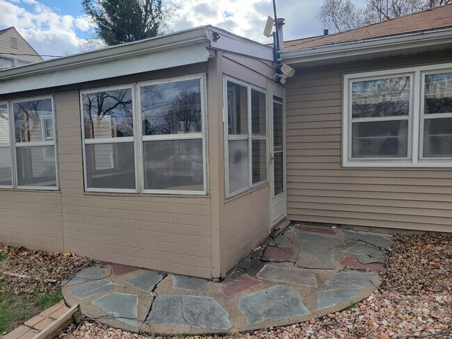 Building Photo - 3 Bed 1 Bath Home for RENT