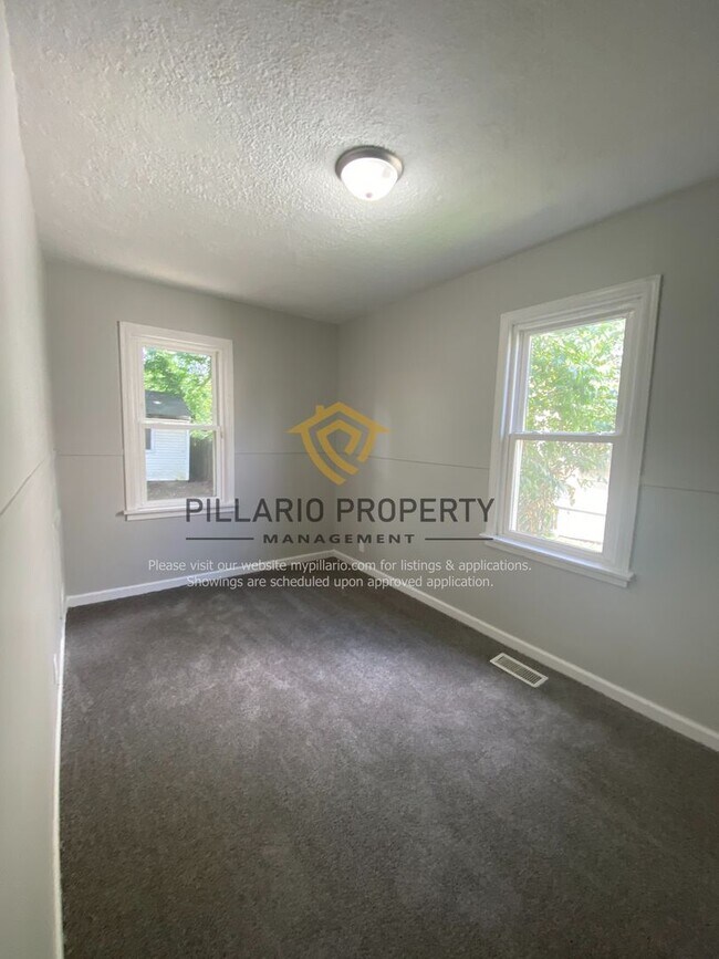 Building Photo - Freshly Renovated, 2 Bedroom, 1 Bathroom Home Available NOW!