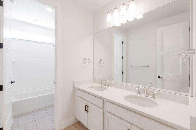 Building Photo - Traverse Mountain | SPACIOUS LIVING | 6 BED 4 BATH SINGLE FAMLY HOME