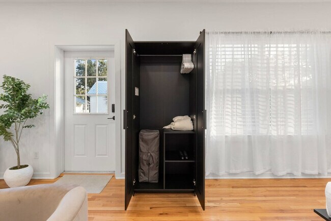 Building Photo - 27 Old Mission Ave