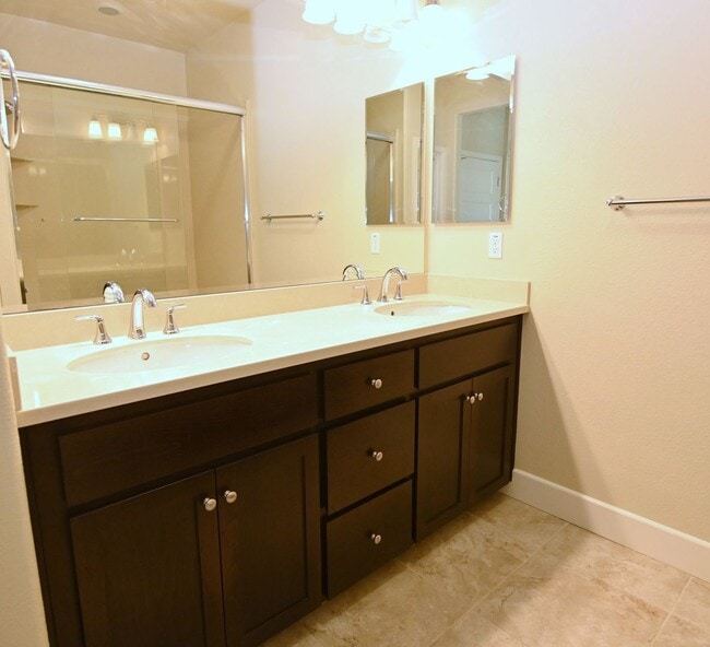 Building Photo - 6543 Tralee Village Dr