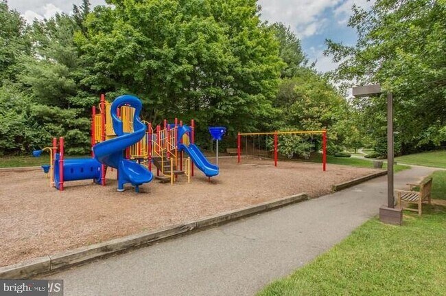 Building Photo - 5705 Chapman Mill Dr