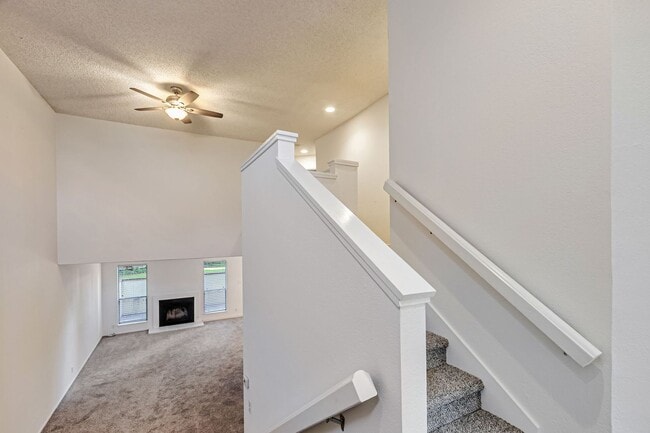 Building Photo - Elegant 3-Bedroom Home with Modern Upgrade...