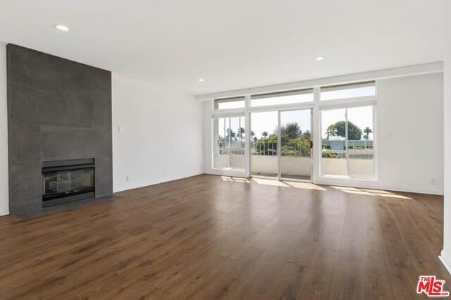 Building Photo - 511 San Vicente Blvd