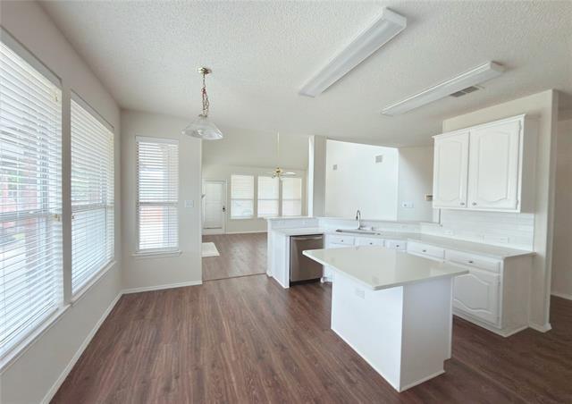 Building Photo - 1196 Winnipeg Dr