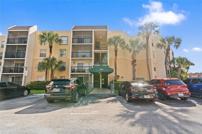 Building Photo - 8005 Lake Dr