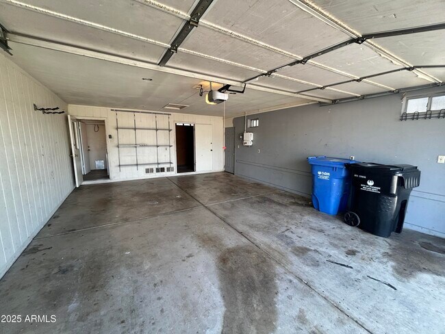 Building Photo - 413 W Piute Ave