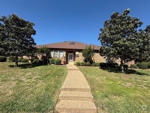 Building Photo - 3713 Laurel Ln