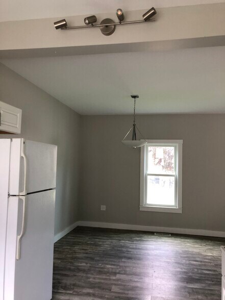 Building Photo - 141 Peltoma Ave