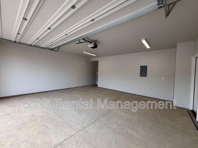 Building Photo - 3963 Fossil Way