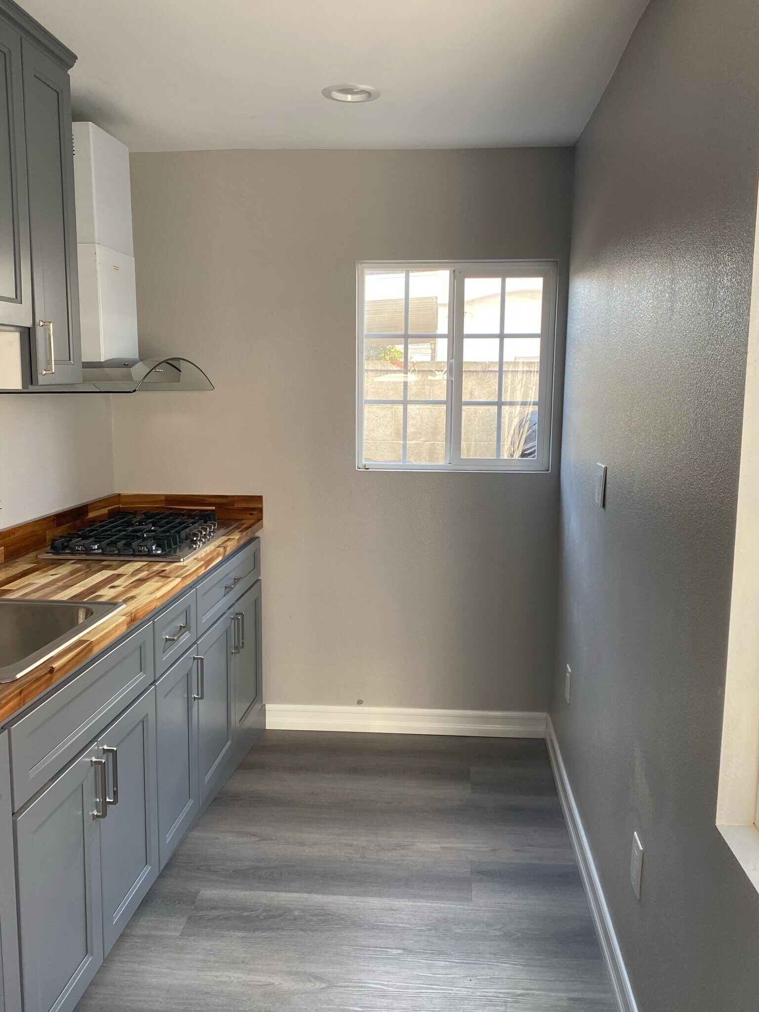 Building Photo - 3606 Santa Ana St