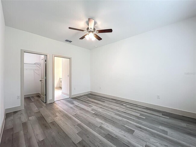 Building Photo - 1190 W Cary Dr