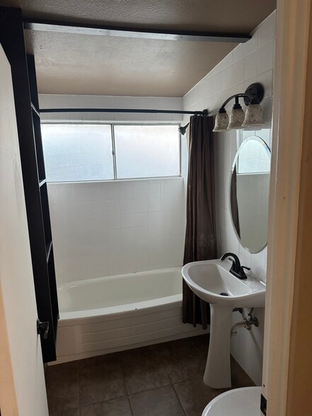 Building Photo - 225 S Wallace Dr