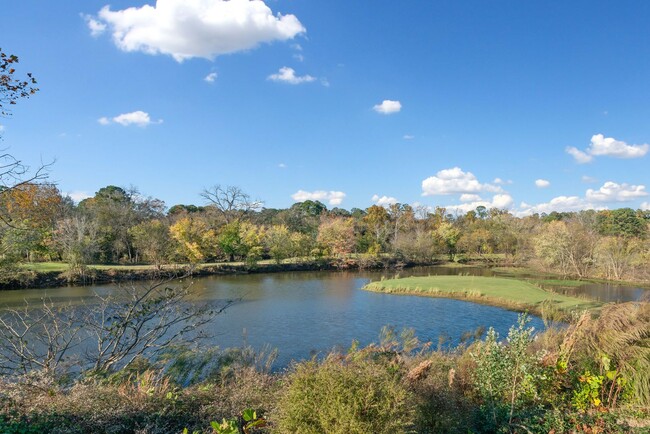 Building Photo - 2 Bed Condo Available In Cross Creek Commu...