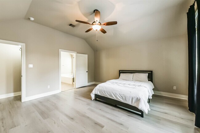 Building Photo - 13010 Gentle Water Dr