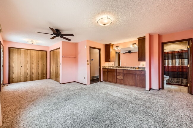 Building Photo - 7649 Safari Cir