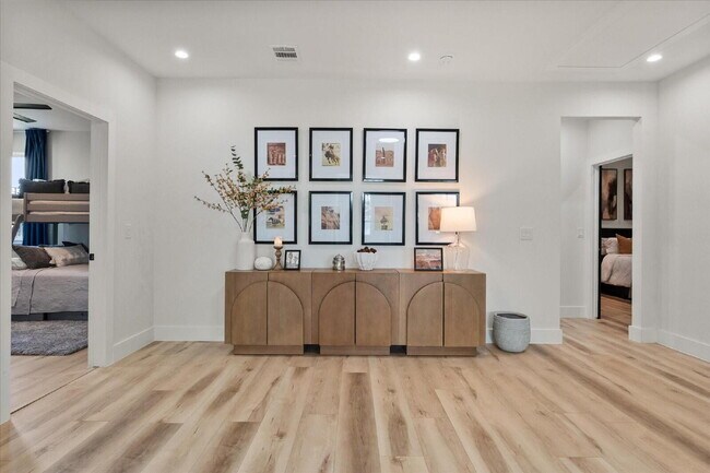 Building Photo - "Luxury 5-bedroom home offering expansive living, upscale design and seamless indoor-outdoor ente...