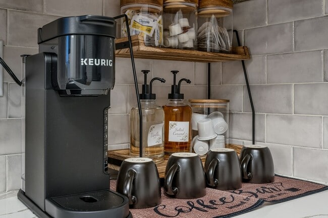 Building Photo - 246 Toweridge Dr SW