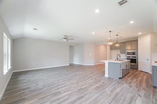 Building Photo - 9852 Pearly Everlasting