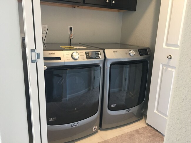 Building Photo - NW Reno Luxury End Unit Townhouse - On the...