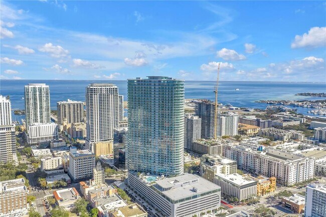 Building Photo - 400 Central Ave