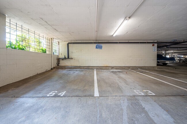 Building Photo - 11645 Montana Ave