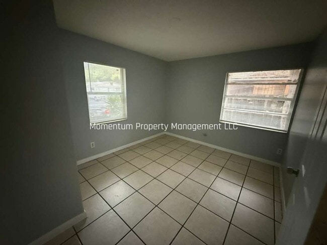 Building Photo - 5/2 Home Available NOW!!!