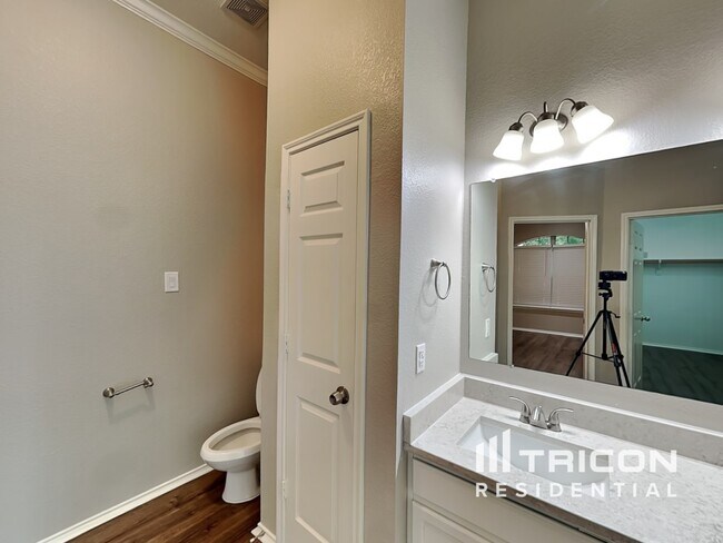 Building Photo - 630 Azalea Dr