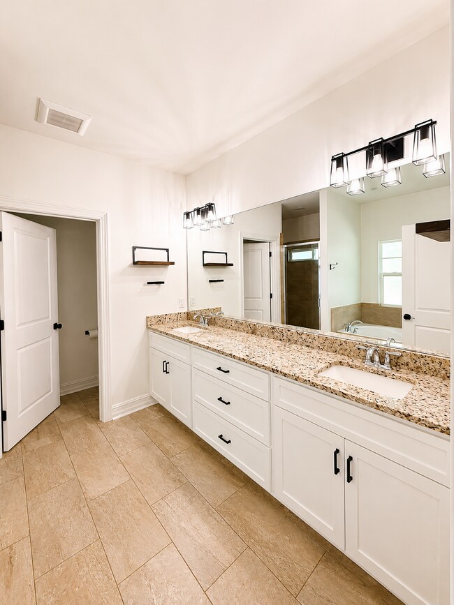 Building Photo - 212 Nandina Way