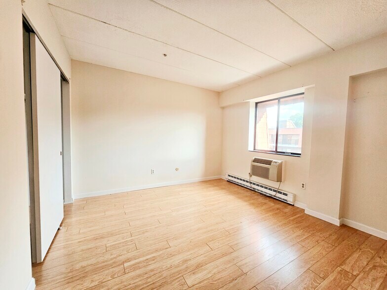 Building Photo - 125 Pleasant St