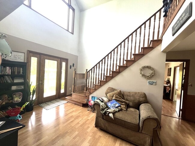 Building Photo - Spacious 4BR/3.5BA Single Family Home on 2...