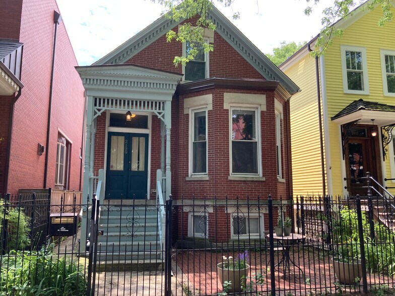 Building Photo - 2129 W Schiller St