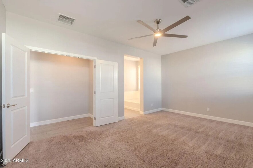 Building Photo - 598 Hazelnut Ln