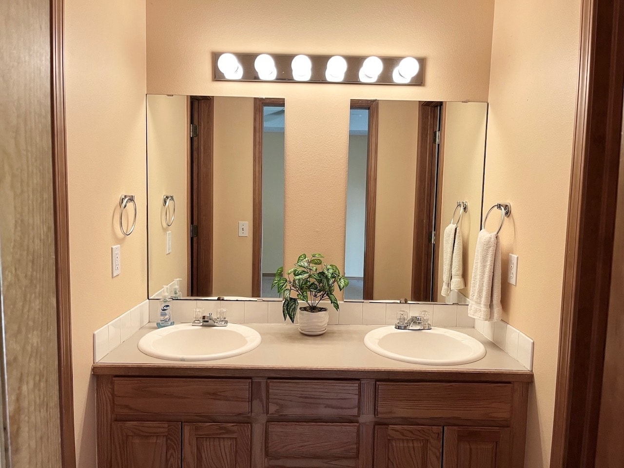 Building Photo - 5826 W 7th Ave