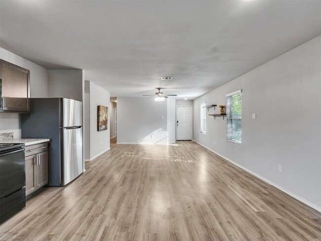 Building Photo - 419 8th Ave N