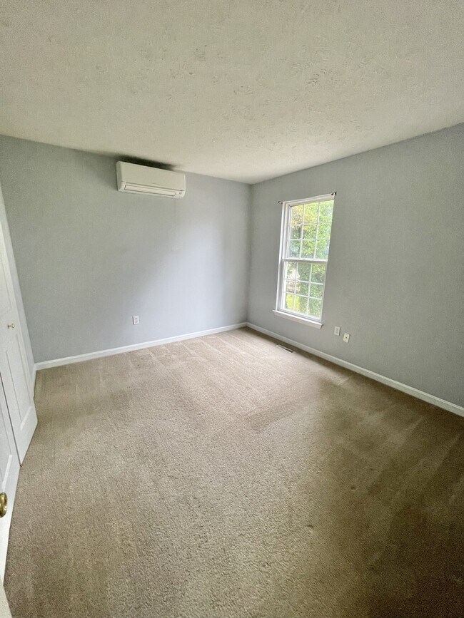 Building Photo - 805 Upland Dr