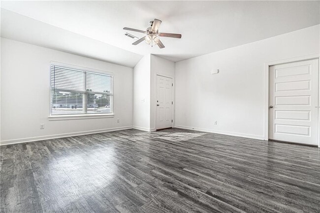 Building Photo - 640 Hidden Springs Dr