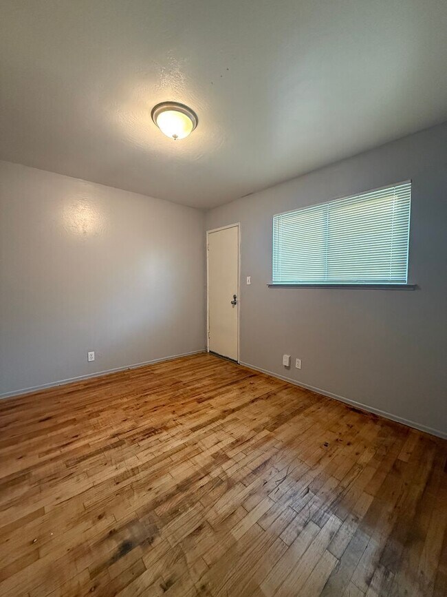 Building Photo - 730-734Hemlock st