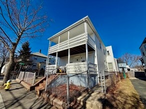 Building Photo - 156 Main St