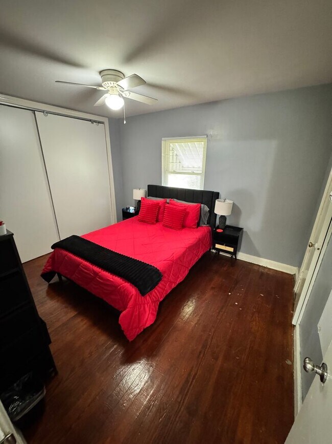 Building Photo - 3 Bed 3 Bath House near VCU and Byrd Park!