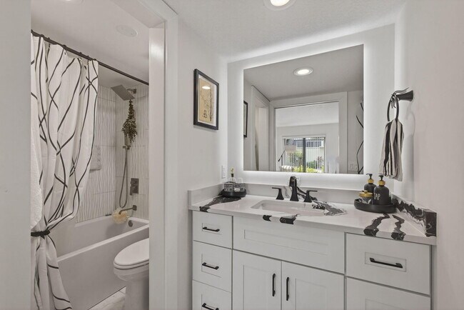 Building Photo - 2532 Boundbrook Dr S