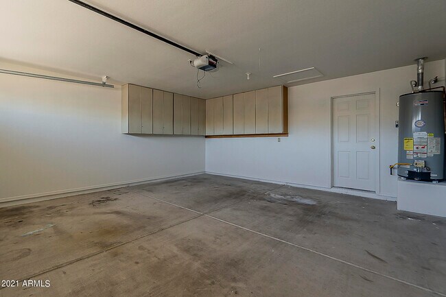 Building Photo - 8844 W Cavalier Dr