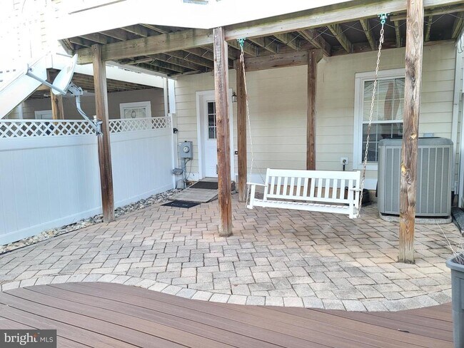 Building Photo - 8809 Lew Wallace Rd