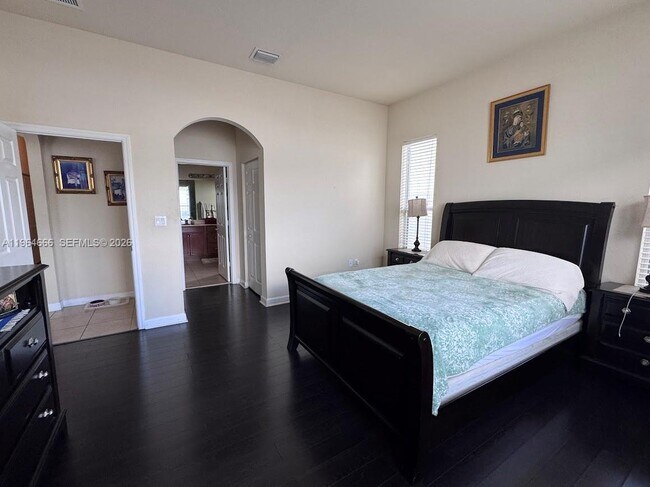 Building Photo - 9165 SW 170th Ave