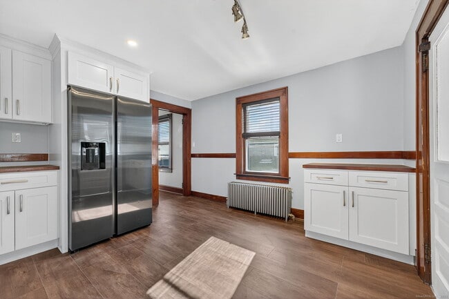 Building Photo - 12 N Main St