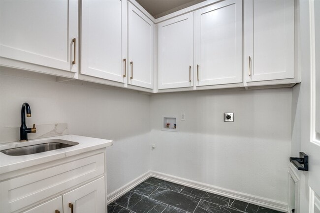 Building Photo - 200 Krohn Ct