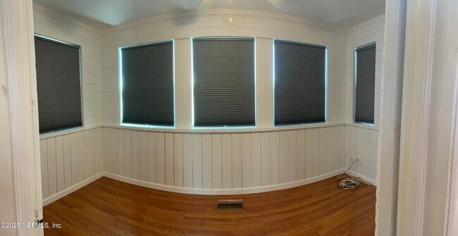 Building Photo - 1924 Arcadia Pl