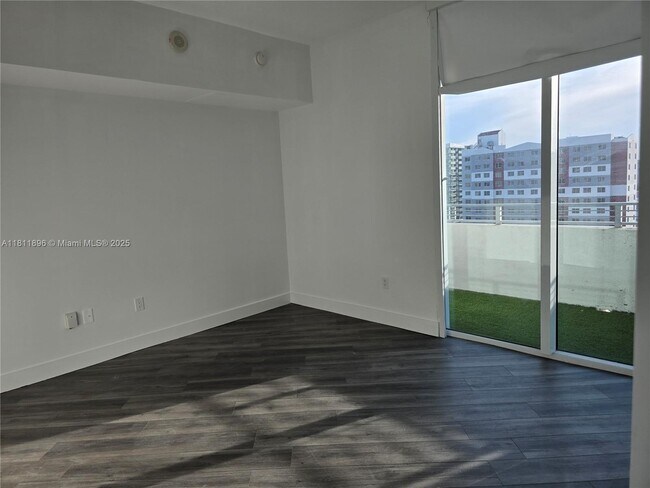 Building Photo - 350 NE 24th St